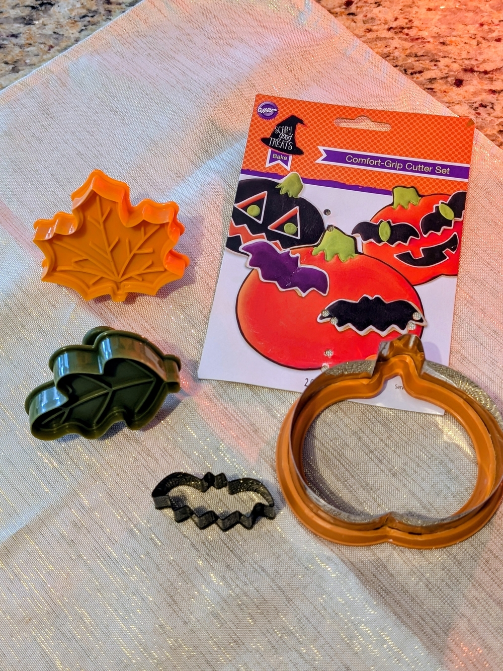 Wilton Halloween Pumpkin, Bat & Leaf Cookie Cutter Set Of 4 - Picture 2 of 2